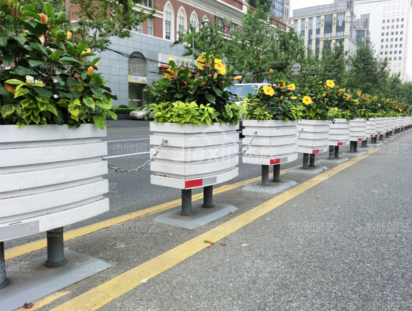 Pvc花箱和塑木花箱有什么不同？