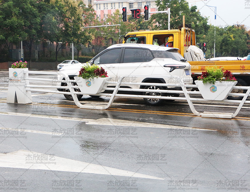 鍍鋅花箱是普通鋼花箱嗎？