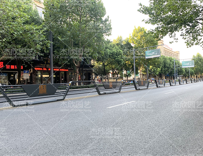 隔離花箱護欄為什么適合城市隔離帶？