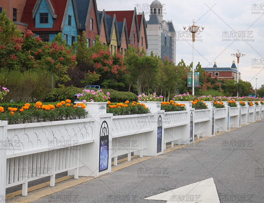 景觀道路花箱與傳統(tǒng)花箱的不同？